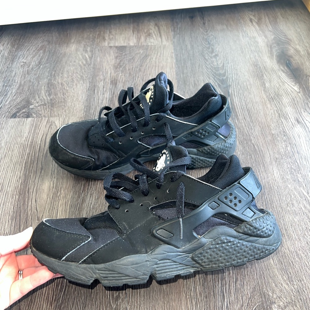 Nike Black Athletic Shoes